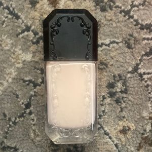 KVD foundation in light 004